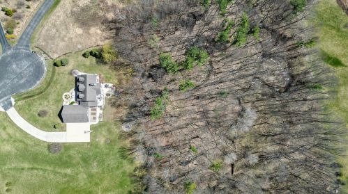 1300 Westbury Ct, Manitowoc WI  54220-8756 exterior