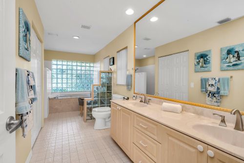 6806 Newport Lk Cir, Boca Raton FL 33496-3004 exterior