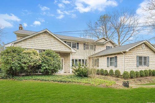 31 Wintergreen Dr, Huntington Station, NY 11747-1812