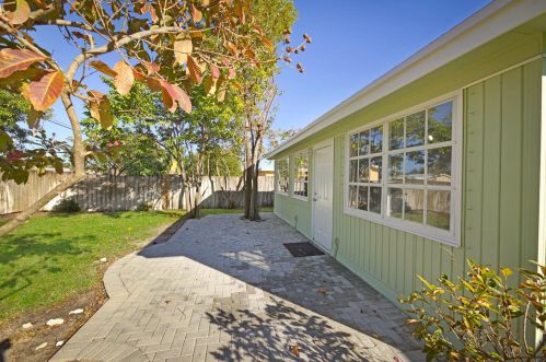 231 11th Ave, Boynton Beach FL  33435-3046 exterior