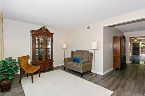 9342 Los Angeles St, Bellflower CA  90706-4446 exterior