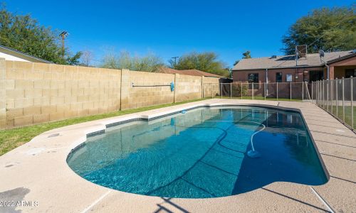 4220 16 Dr, Phoenix AZ  85015-1426 exterior