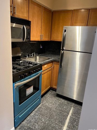 7816 153rd Ave, Jamaica, NY 11414-1745