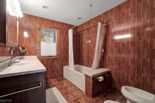 12 Robinwood Dr, West Paterson NJ  07424-2320 exterior