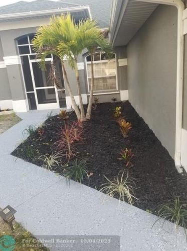 5482 Empress Cir, Fort Pierce FL  34983-1421 exterior