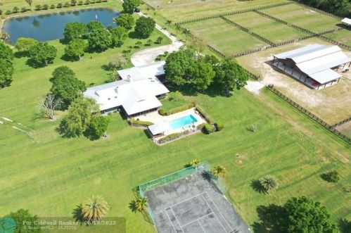 6075 1st St, Vero Beach FL  32968-9521 exterior