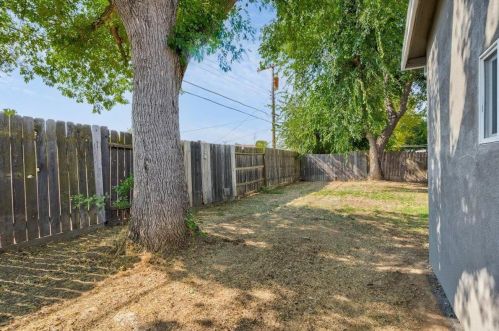 5633 Rosario Blvd, North Highlands CA  95660-4801 exterior