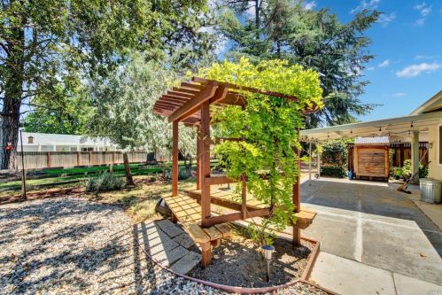 129 Rainier Cir, Vacaville CA  95687-3309 exterior