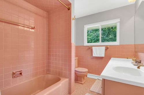 2374 Jenkinson Dr, Pittsburgh PA  15237-6620 exterior