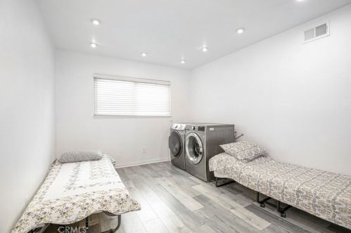 27067 Alabastro Dr, Santa Clarita CA  91354-2215 exterior