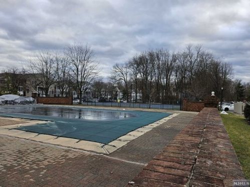 877 Juniper Way, Mahwah NJ  07430-3461 exterior