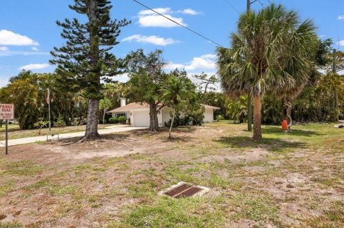 4688 Pembrooke Ln, Bonita Springs FL  exterior