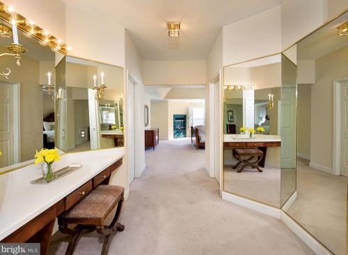 1136 Pebble Spg Dr, Berwyn PA 19312-2148 exterior