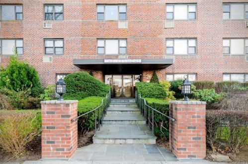 266 Pelham Rd, New Rochelle NY  10805-2539 exterior