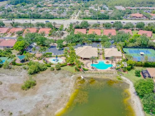 15081 Cortona Way, Naples FL  34120-0669 exterior