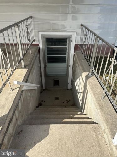 7 Hollywood Dr, Harrisburg PA  17109-5563 exterior