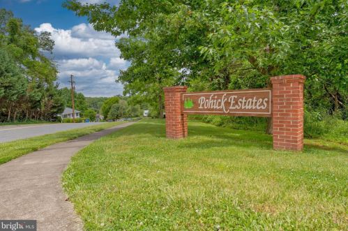 8813 Sylvania St, Lorton VA  22079-1612 exterior