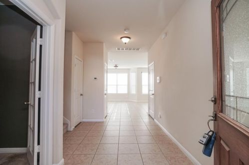 10505 Turning Leaf Trl, Fort Worth, TX 76131-3983