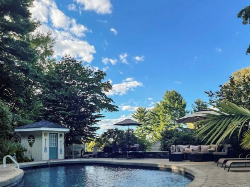 23 Orchard Rd, Chappaqua, NY 10514-1003