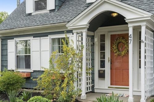 47 Gardner St, Groveland, MA 01834-1225