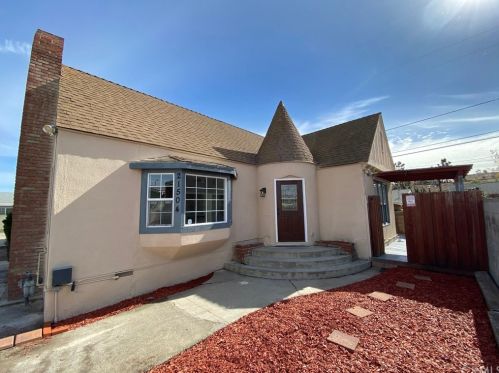 21504 Grace Ave, Long Beach, CA 90745-2127