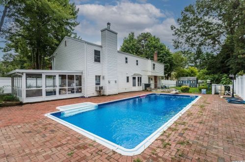 292 Parkside Ave, Miller Place NY  11764-3521 exterior
