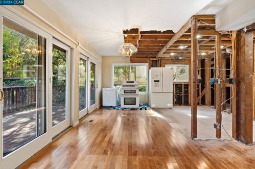 1515 Buckeye Ct, Pinole, CA 94564-2108