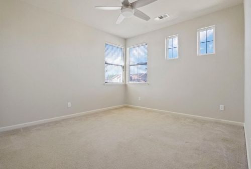 2044 Sugarbowl Way, Lodi CA  95242-4752 exterior