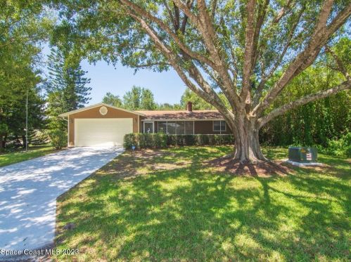 898 Bermuda Ave, Sebastian, FL 32958-5102