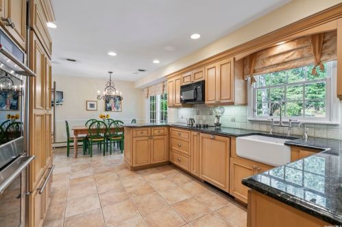 66 Hastings Dr, Northport NY  11768-2522 exterior