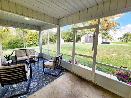 5985 Creek Rd, Washington Ch OH  43160-9726 exterior