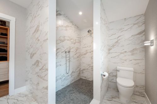 3077 Ducommun Ave, San Diego CA 92122-2221 exterior