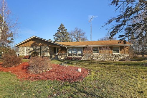 461 Rivermoor Dr, Waterford, WI 53185-4033