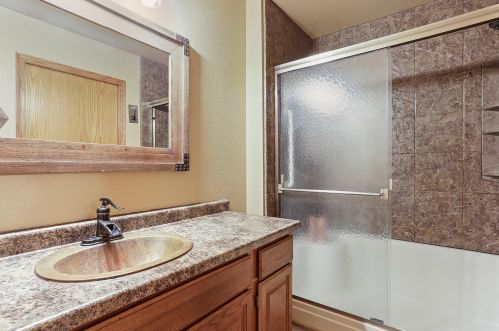 811 River Bluff Dr, Manitowoc WI  54220-8309 exterior