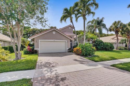 7404 Falls Rd, Boynton Beach, FL 33437-6315
