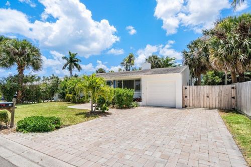 16 Swinton Cir, Delray Beach FL  33444-4256 exterior