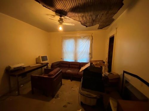 702 12th Ave, Whitaker PA  15120-2016 exterior