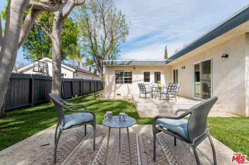 18004 Collins St, Van Nuys CA 91316-1032 exterior