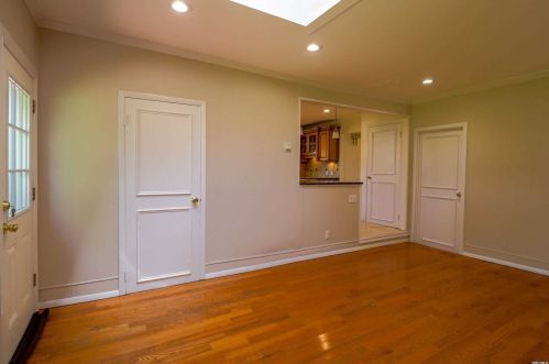 32 Maryland St, Huntington Station NY 11746-6945 exterior