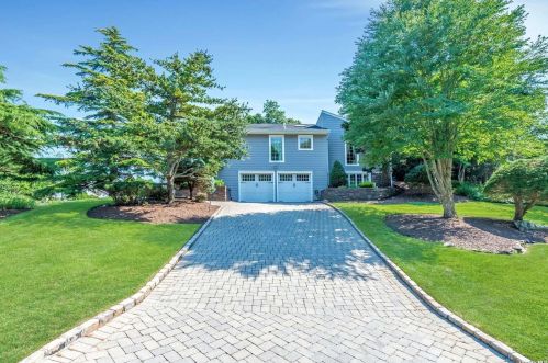 15 Frost Valley Rd, Mount Sinai NY  11766-1401 exterior