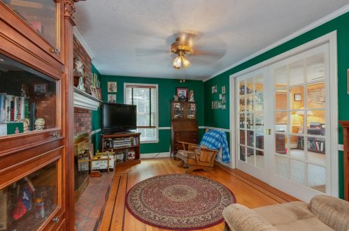 4 Rockwood Ln, Londonderry NH  03053-6104 exterior