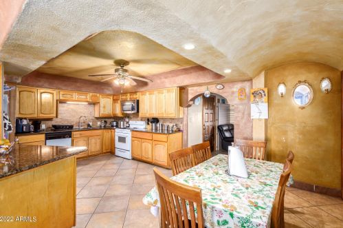 3319 61 St, Phoenix AZ 85033-4112 exterior