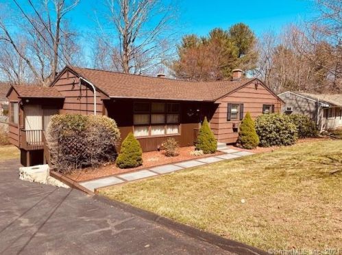 68 Teresa Dr, Waterbury, CT 06716-2727