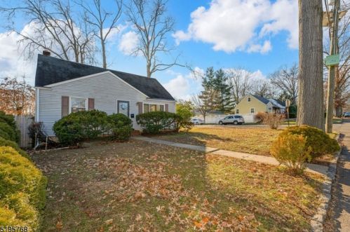 1076 Elm Ter, Rahway, NJ 07065-1838
