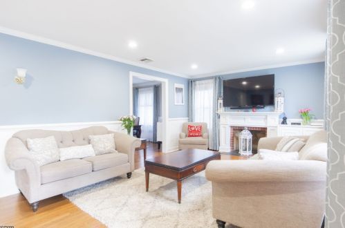 284 Passaic Ave, Nutley, NJ 07110-2743