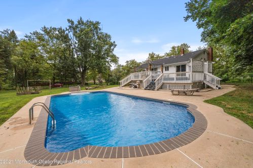 43 Juniper Dr, East Freehold, NJ 07728-2853