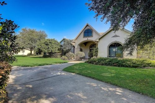 1716 Green Meadow Dr, Lutz, FL 33549-5518
