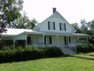 111 Peachtree St, Lee, FL 32059-7572