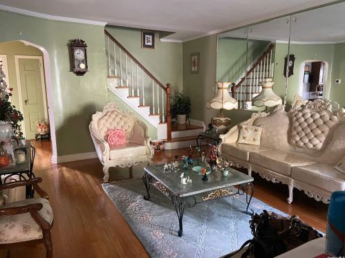 216-48 Sawyer Ave, Jamaica, NY 11427-1928