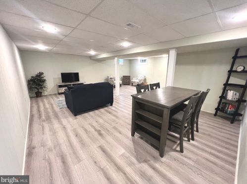 337 Hanby Cir, Boothwyn PA  19061-2319 exterior